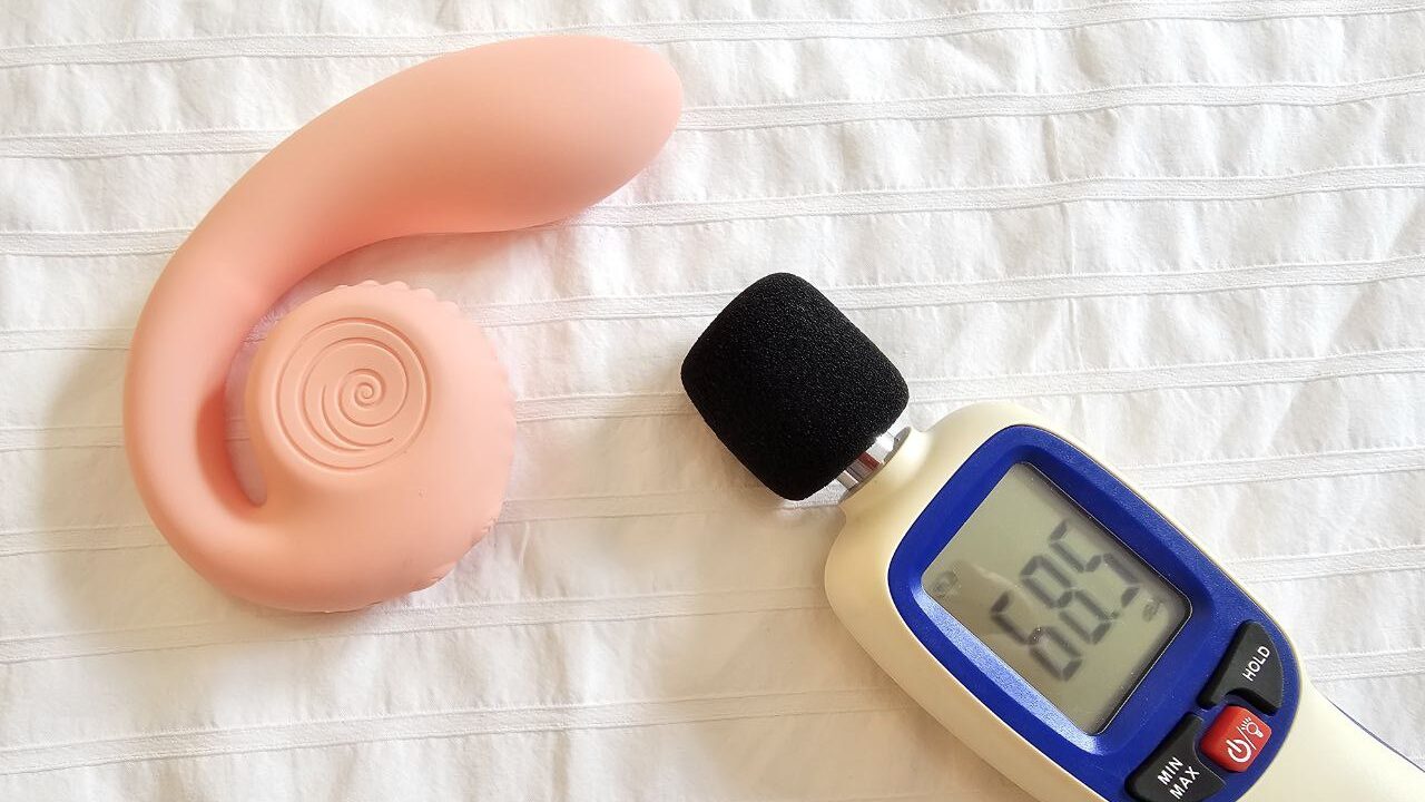 snail vibrator Gigi next to decibel meter